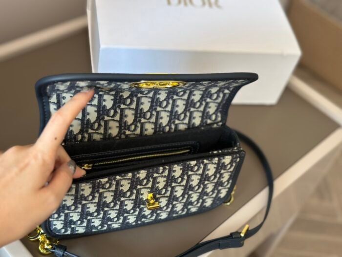 ⁦Dior 30 montaigne avenue Shoulder Bag⁩ - الصورة ⁦9⁩