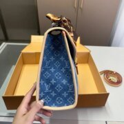 ⁦Louis Vuitton LV Diane Denim Messenger Shoulder Bag Handbag⁩ - الصورة ⁦5⁩