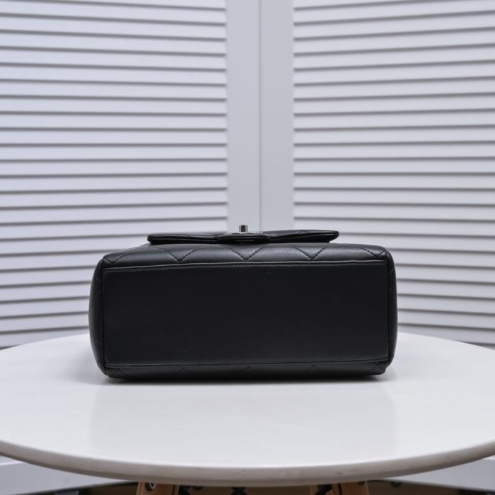 ⁦Chanel  Shoulder Bag Handbag⁩ - الصورة ⁦4⁩