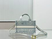 ⁦Dior Book Tote Mini Grey Tiger Embroider Shoulder Bag Handbag⁩ - الصورة ⁦4⁩