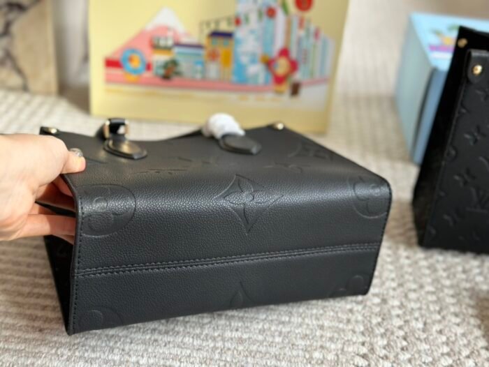 ⁦Louis Vuitton Onthego Shoulder Bag Handbag⁩ - الصورة ⁦6⁩