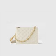 ⁦Louis Vuitton LV Coussin Small Shoulder Bag⁩ - الصورة ⁦4⁩