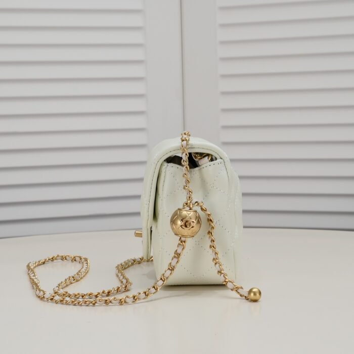 ⁦Chanel Cross Body Metal Ball Chain Shoulder Bag Handbag⁩ - الصورة ⁦2⁩