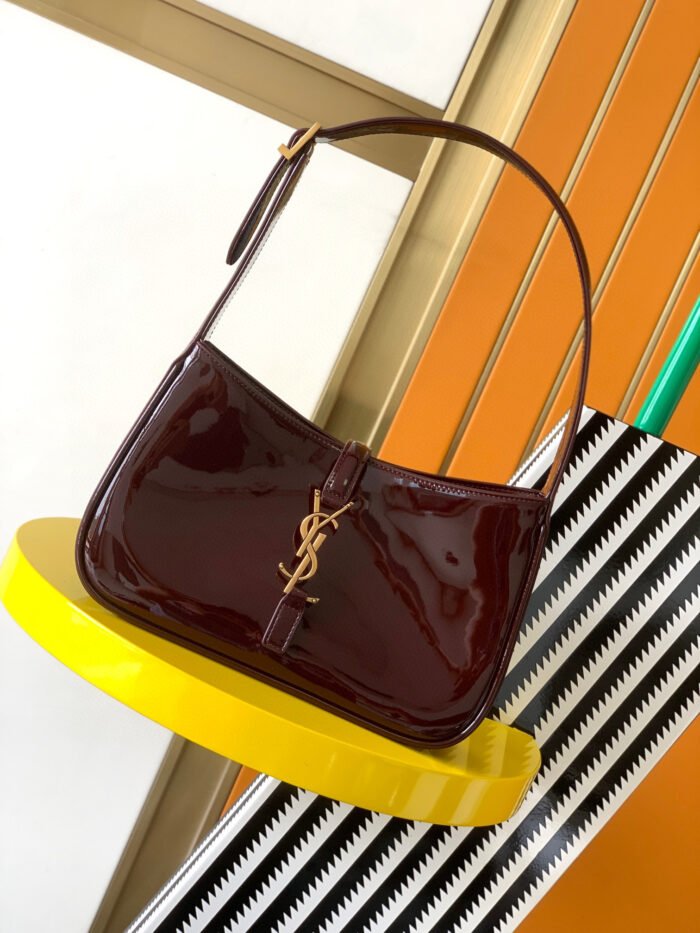 ⁦YSL Saint Laurent hobo patent leather underarm bag 10A Quality⁩ - الصورة ⁦1⁩