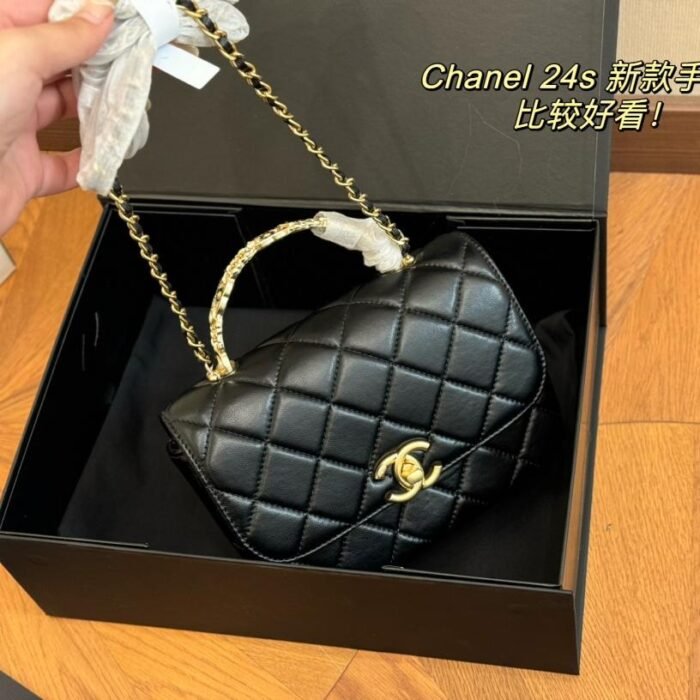 ⁦Chanel-mini-flap-bag-with-enamel-handle⁩ - الصورة ⁦5⁩