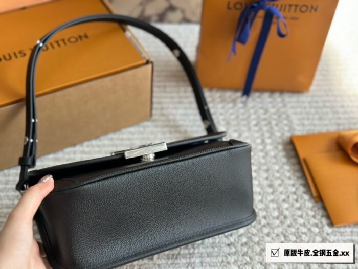 ⁦Louis Vuitton Buci Shoulder Bag Handbag⁩ - الصورة ⁦9⁩