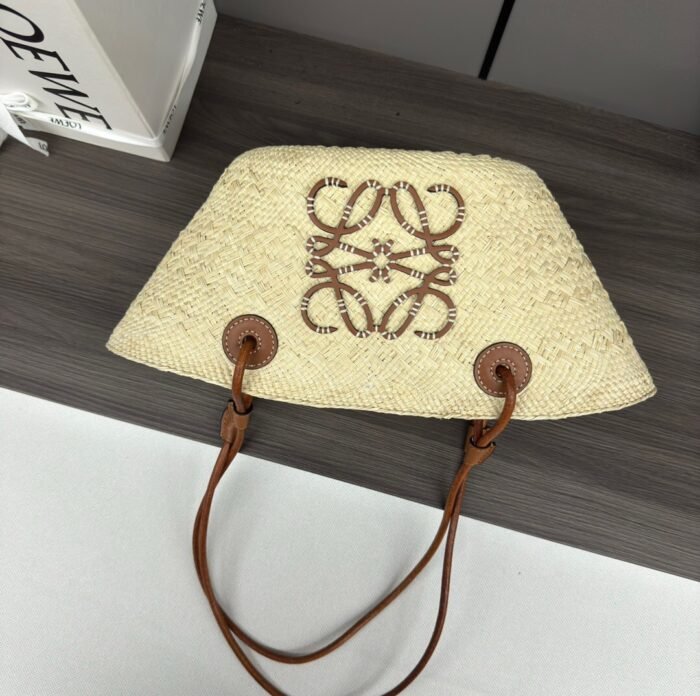 ⁦Loewe Anagram Basket Tote Bag Handbag 10A Top Quality Mirror Version⁩ - الصورة ⁦6⁩