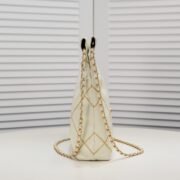 ⁦Chanel 22 Bag Pearl Bag Golden Thread Shoulder Bag Handbag⁩ - الصورة ⁦2⁩