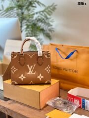 ⁦Louis Vuitton Onthego Shoulder Bag Handbag⁩ - الصورة ⁦3⁩