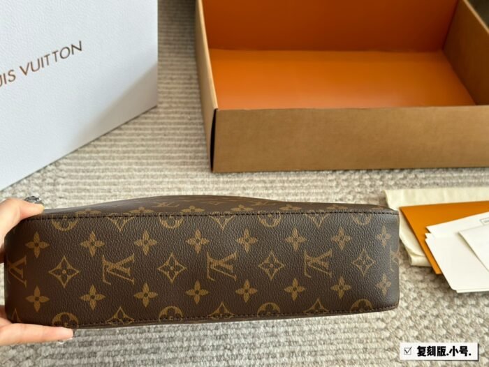 ⁦Louis Vuitton Slouchy MM Shoulder Bag Handbag⁩ - الصورة ⁦7⁩
