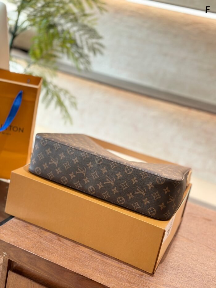 ⁦Louis Vuitton Slouchy MM M12098 Shoulder Handbag⁩ - الصورة ⁦3⁩