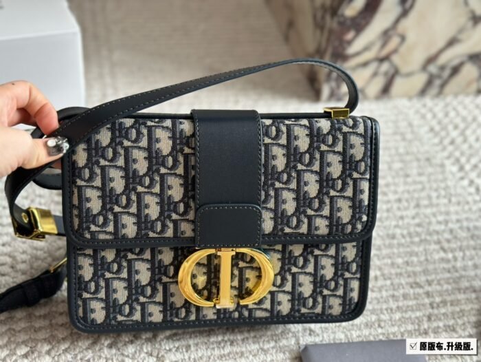 ⁦Dior Montaigne Shoulder Bag⁩ - الصورة ⁦6⁩