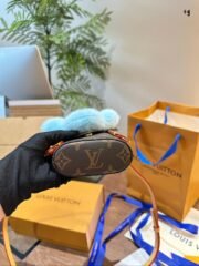 ⁦Louis Vuitton Vivienne Shoulder Bag Handbag⁩ - الصورة ⁦6⁩