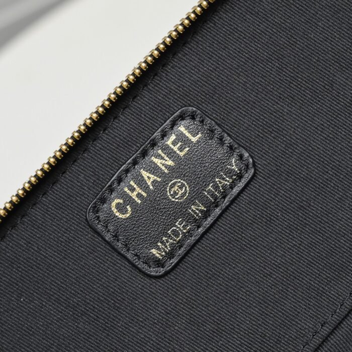 Chanel Golden·Ball Cosmetics Box Makeup  Bag  Shoulder Bag Handbag - Image 9