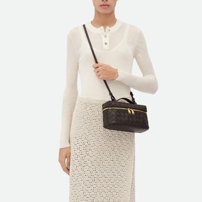 ⁦Bottega Veneta Intrecciato Mini Shoulder Crossbody Cosmetic Bag⁩ - الصورة ⁦3⁩