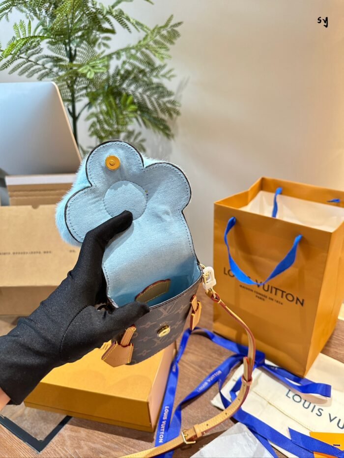 ⁦Louis Vuitton Vivienne Shoulder Bag Handbag⁩ - الصورة ⁦3⁩