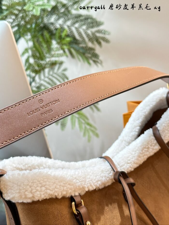 ⁦Louis Vuitton Carryall Shoulder Bag Handbag⁩ - الصورة ⁦5⁩