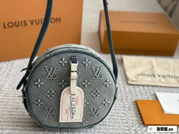 ⁦Louis Vuitton Denim Shoulder Bag Handbag⁩ - الصورة ⁦1⁩