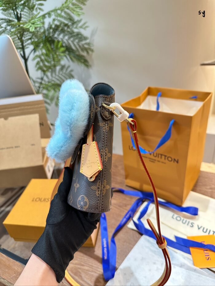 ⁦Louis Vuitton Vivienne Shoulder Bag Handbag⁩ - الصورة ⁦8⁩