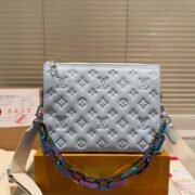 ⁦Louis Vuitton LV Coussin Small Shoulder Bag⁩ - الصورة ⁦15⁩