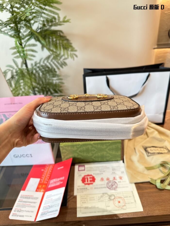 Gucci Camera Shoulder Bag Crossbody Bag - Image 4