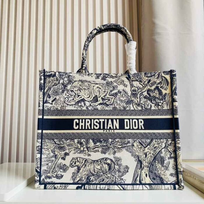 ⁦Dior Medium Book Tote Bag Handbag⁩ - الصورة ⁦2⁩
