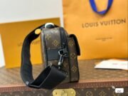 ⁦Louis Vuitton S-Lock Messenger Shoulder Bag Handbag⁩ - الصورة ⁦6⁩