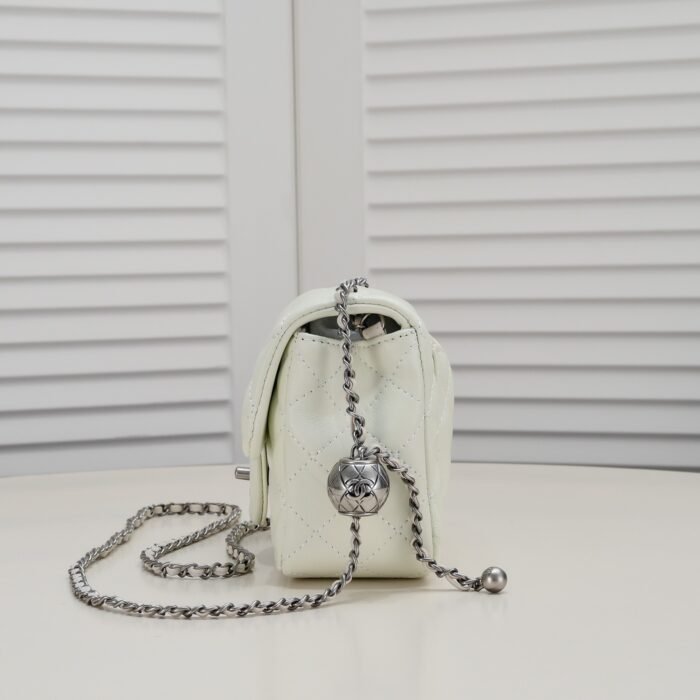 ⁦Chanel Cross Body Metal Ball Chain Shoulder Bag Handbag⁩ - الصورة ⁦2⁩
