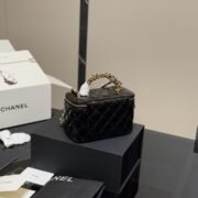 Chanel With Cosmetic Mirror Cosmetic Bag Shoulder Crossbody Handbag - Image 6