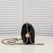 ⁦Chanel Cross Body Metal Ball Chain Shoulder Bag Handbag⁩ - الصورة ⁦2⁩
