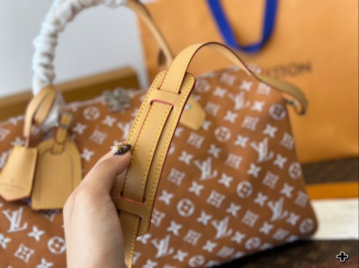 ⁦Louis Vuitton 40 Speedy Shoulder Bag Handbag⁩ - الصورة ⁦4⁩