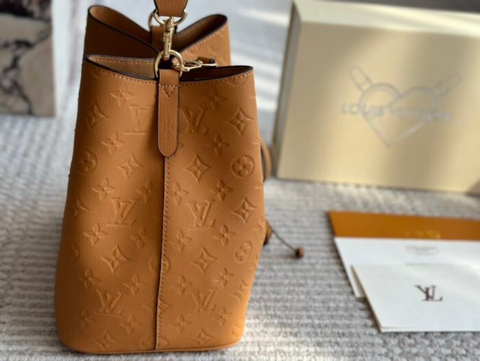 ⁦Louis Vuitton NeoNoe Shoulder Bag Handbag⁩ - الصورة ⁦4⁩