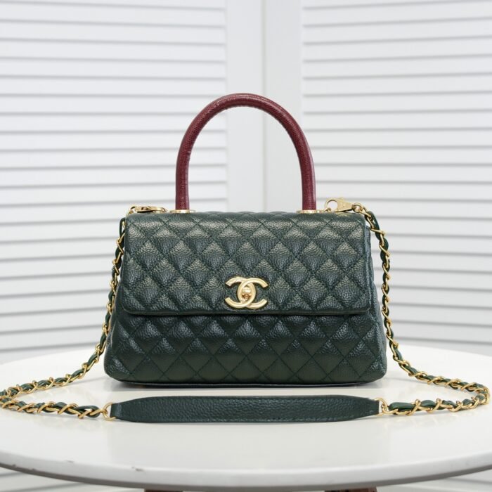 ⁦Chanel Stripe Gold Buckle Medium Shoulder Bag Handbag⁩ - الصورة ⁦1⁩