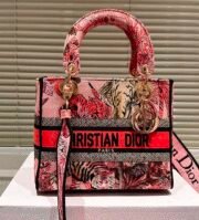 ⁦Dior The LADY D-LITE Bag Collection⁩ - الصورة ⁦9⁩