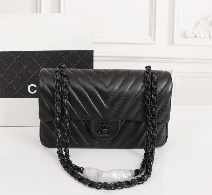 ⁦Chanel Clacssic Flap CF Chain Shoulder Strap Bag⁩ - الصورة ⁦4⁩