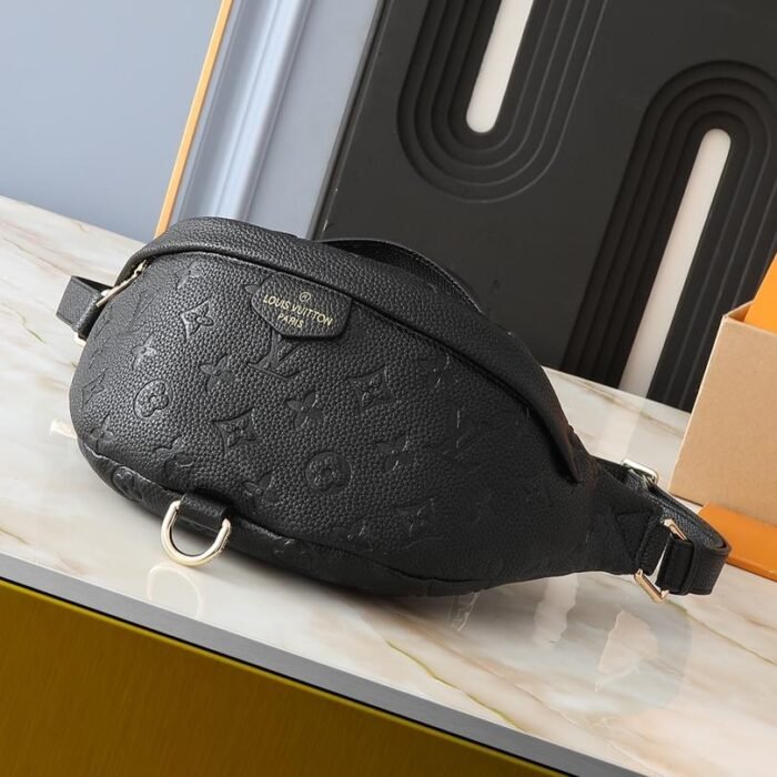 ⁦Louis Vuitton LV BUMBAG M44812 M44836 M43644 Crossbody bags handbags⁩ - الصورة ⁦4⁩