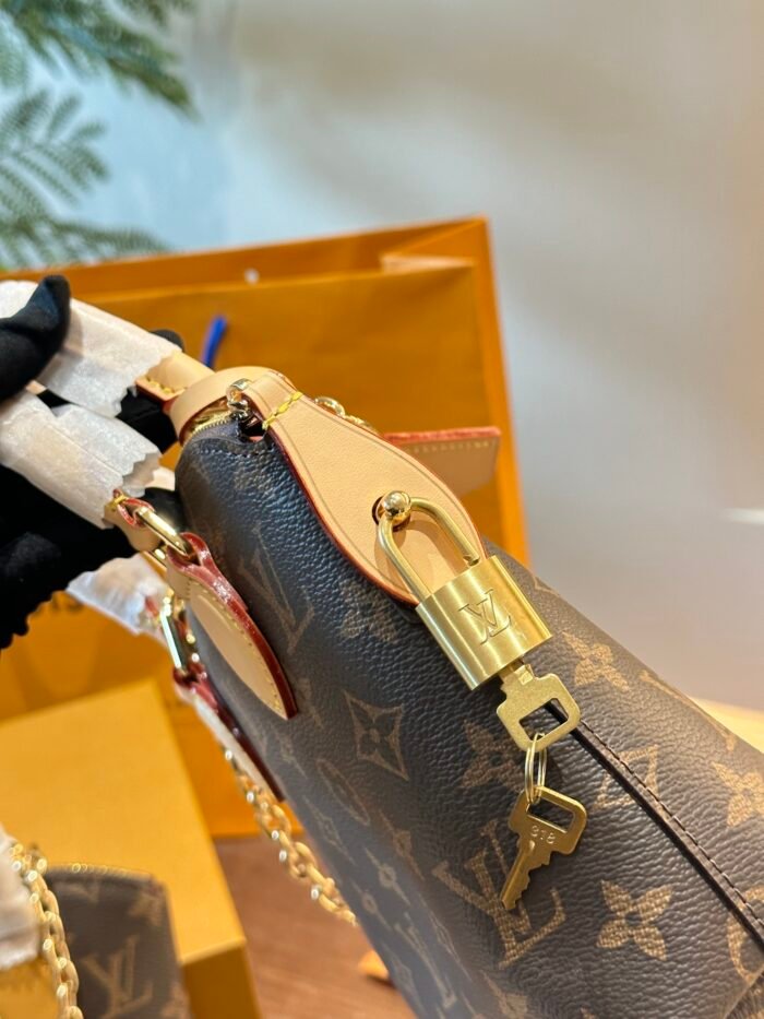 ⁦Louis Vuitton Shoulder Bag Handbag⁩ - الصورة ⁦5⁩