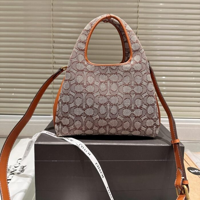 ⁦Coach Lana Shoulder Bag 23 In Signature Jacquard⁩ - الصورة ⁦2⁩