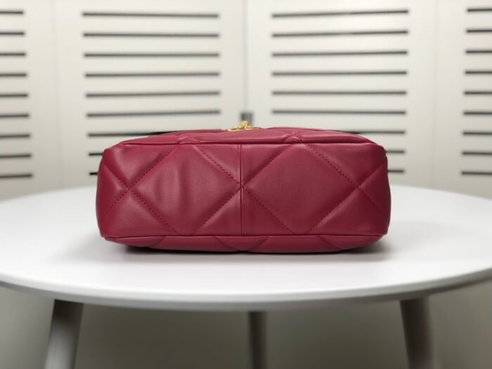 ⁦Chanel Lambskin Quilted Medium19 Flap Shoulder Bag Handbag⁩ - الصورة ⁦6⁩