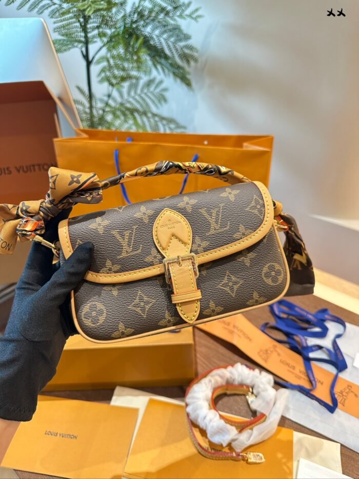 ⁦Louis Vuitton Nano Diane Shoulder Bag Handbag⁩ - الصورة ⁦4⁩