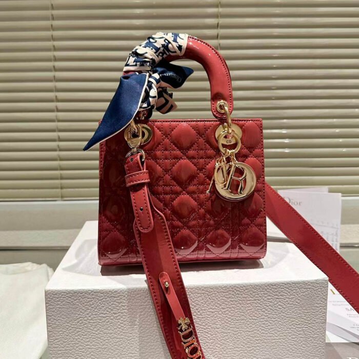 ⁦Dior Small Lady Bag - Lacquered Calfskin⁩ - الصورة ⁦5⁩