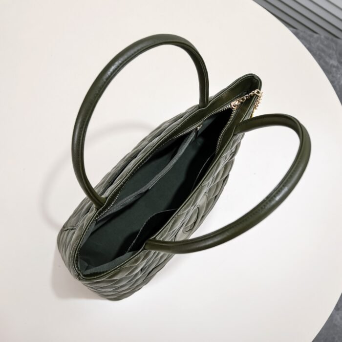 ⁦Chanel Vintagep Hilton Bag Tote  Shoulder Bag Handbag⁩ - الصورة ⁦8⁩