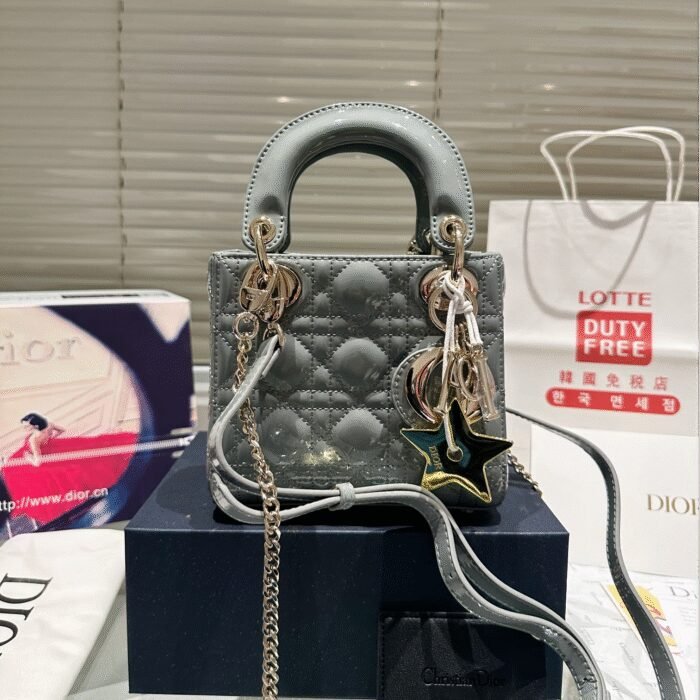 ⁦Dior Mini Lady Bag - Lacquered Calfskin⁩ - الصورة ⁦9⁩