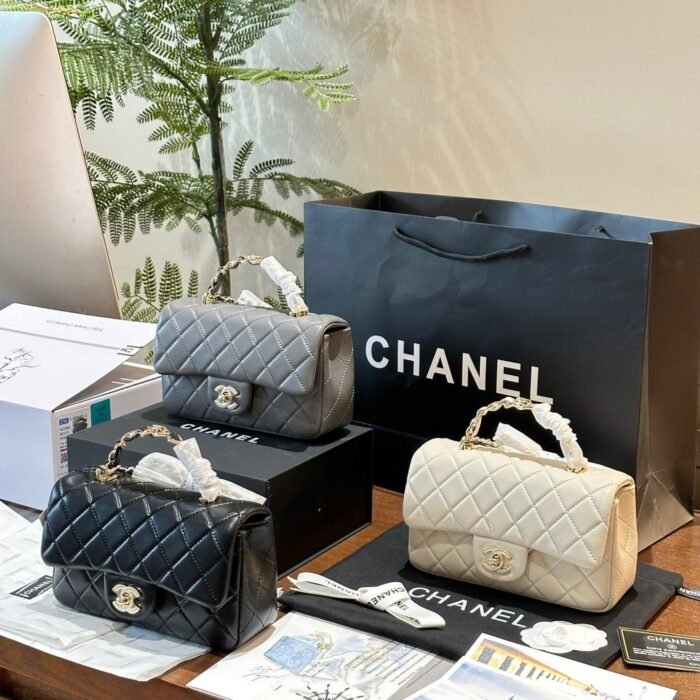 ⁦CHANEL HANDLE MINI CF Handbag⁩ - الصورة ⁦17⁩