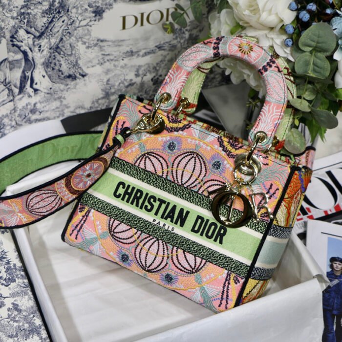 ⁦Dior The LADY D-LITE Bag⁩ - الصورة ⁦2⁩