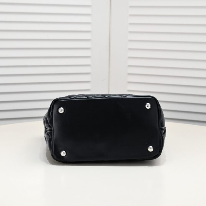 ⁦Chanel 24A Vintagep Shoulder Bag Handbag⁩ - الصورة ⁦4⁩
