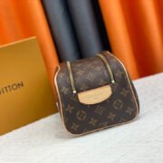 Louis Vuitton LV  Cosmetics Pouch Toiletry Bag Leather Handbag  Shoulder Bag - Image 6