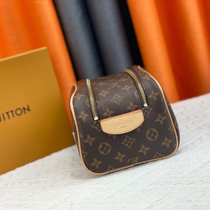 Louis Vuitton LV  Cosmetics Pouch Toiletry Bag Leather Handbag  Shoulder Bag - Image 6