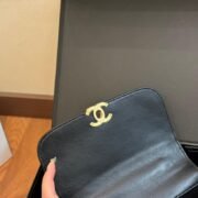 ⁦Chanel-mini-flap-bag-with-enamel-handle⁩ - الصورة ⁦14⁩