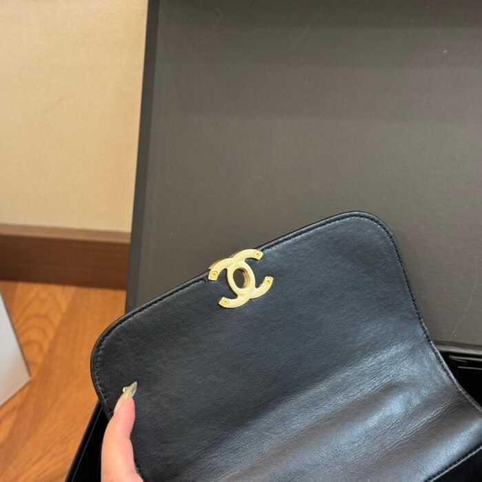 ⁦Chanel-mini-flap-bag-with-enamel-handle⁩ - الصورة ⁦14⁩